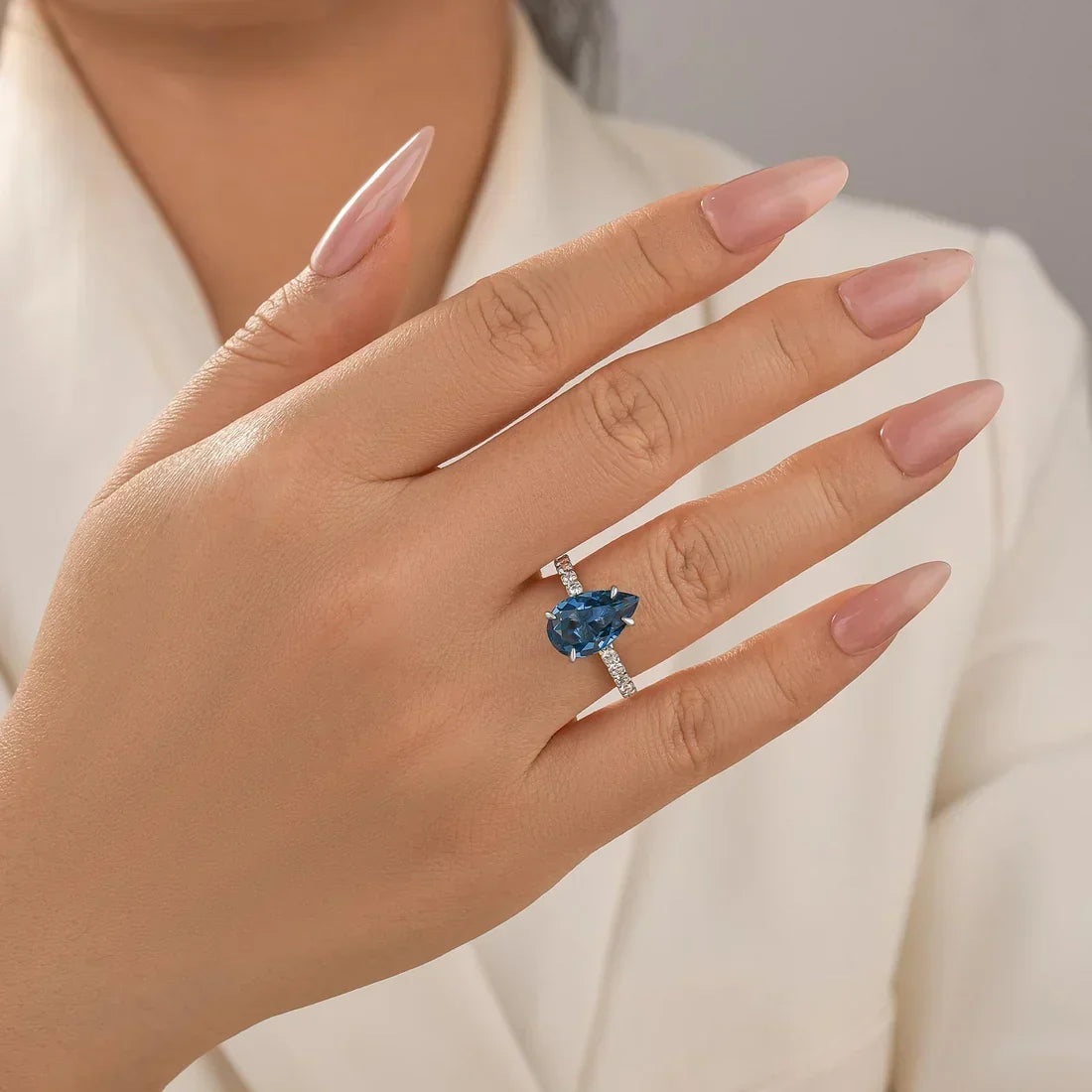 Anais White Gold Sapphire Ring