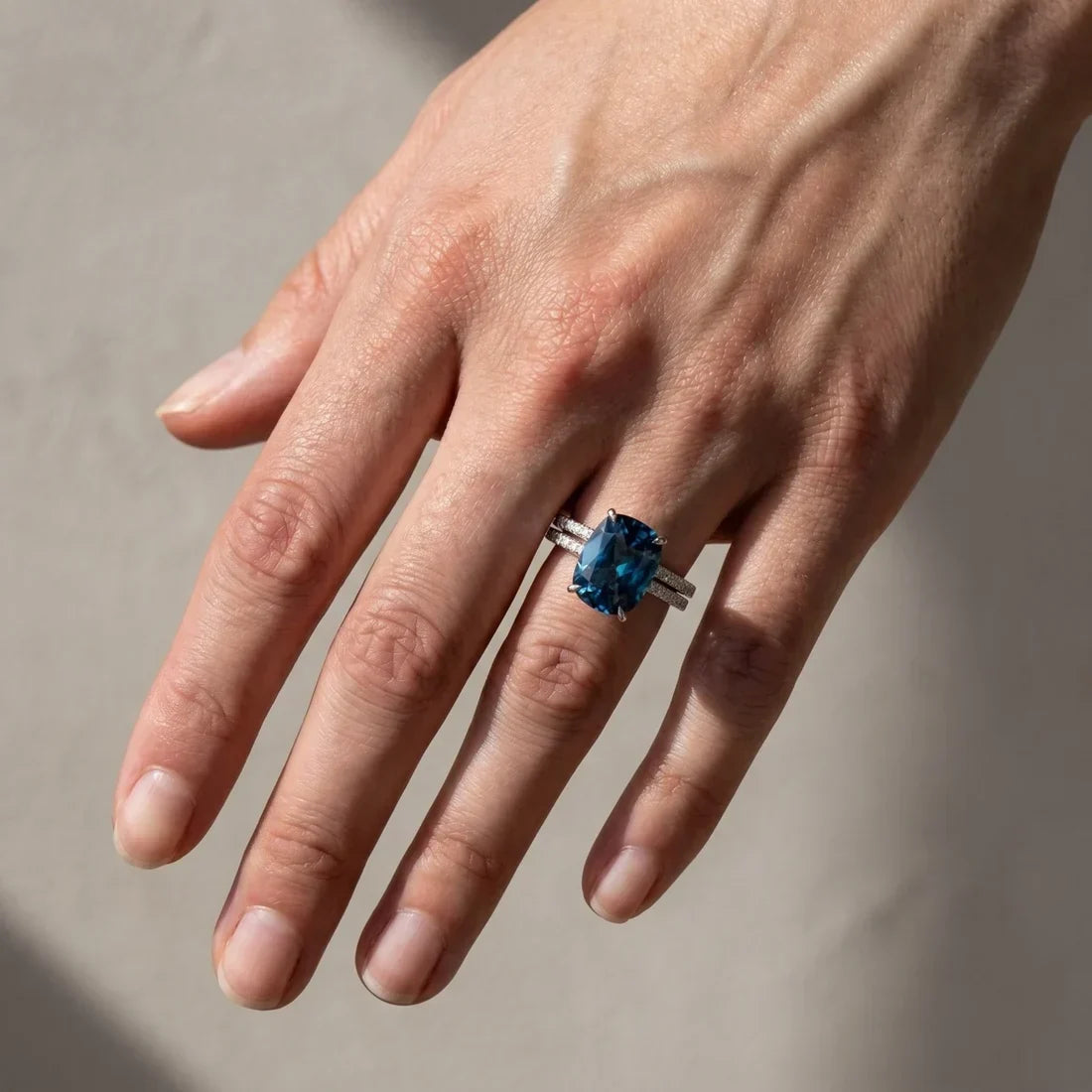 Viola White Gold Sapphire Set