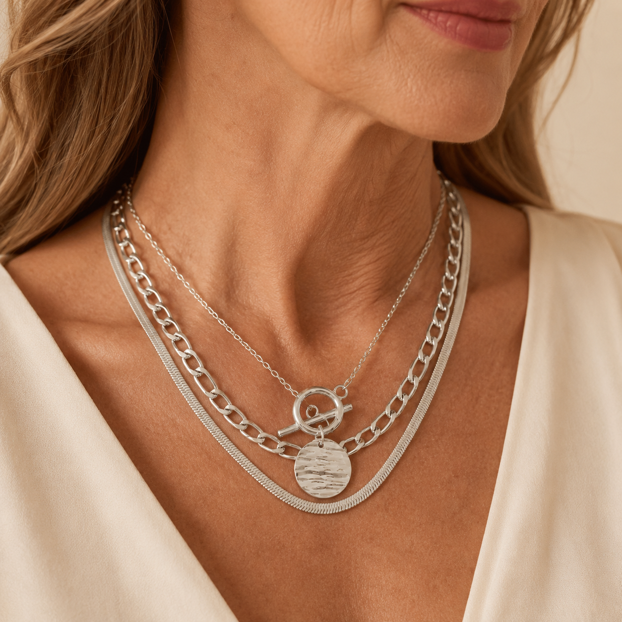 Savira White Gold Coin Necklace