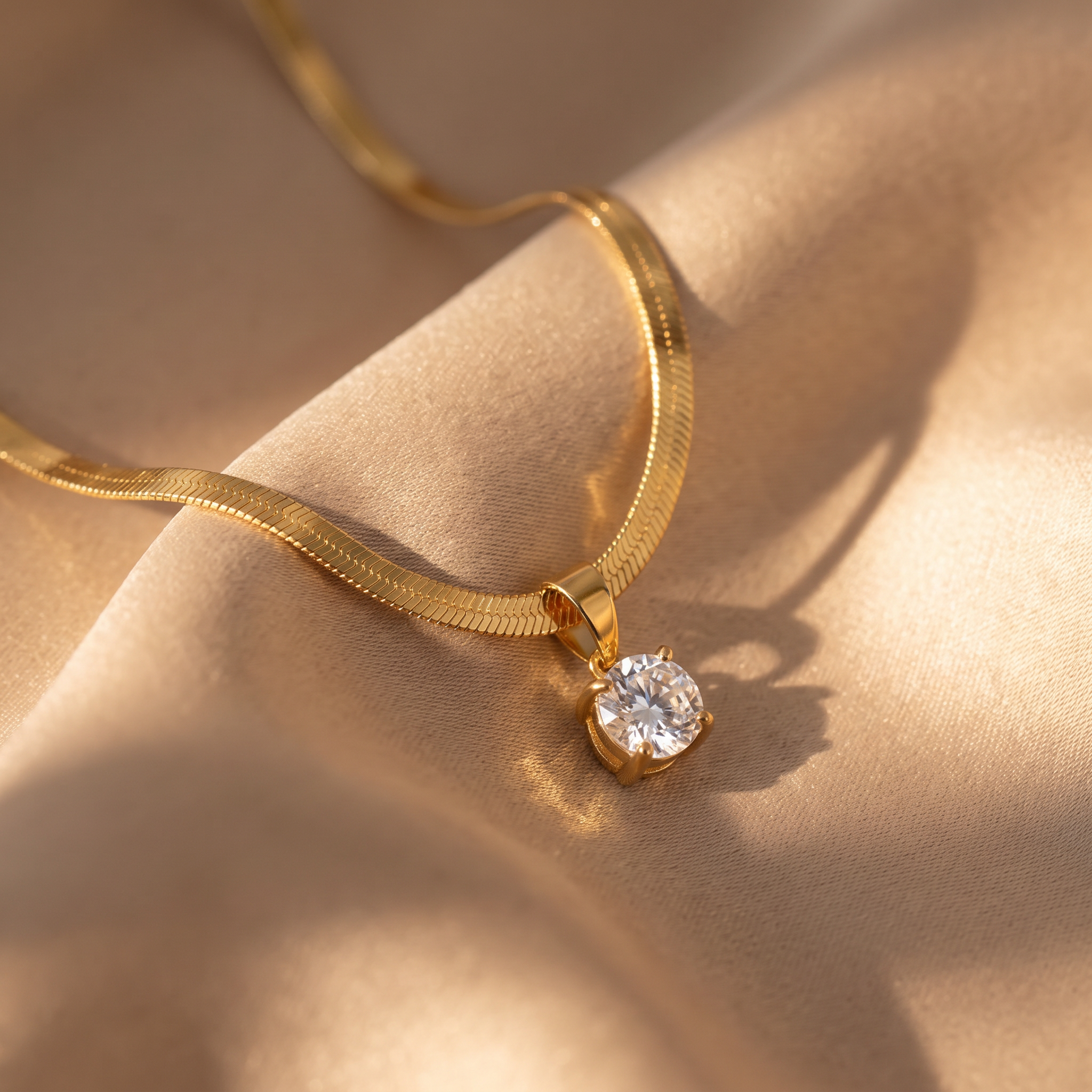 Daphne Gold Pendant Necklace