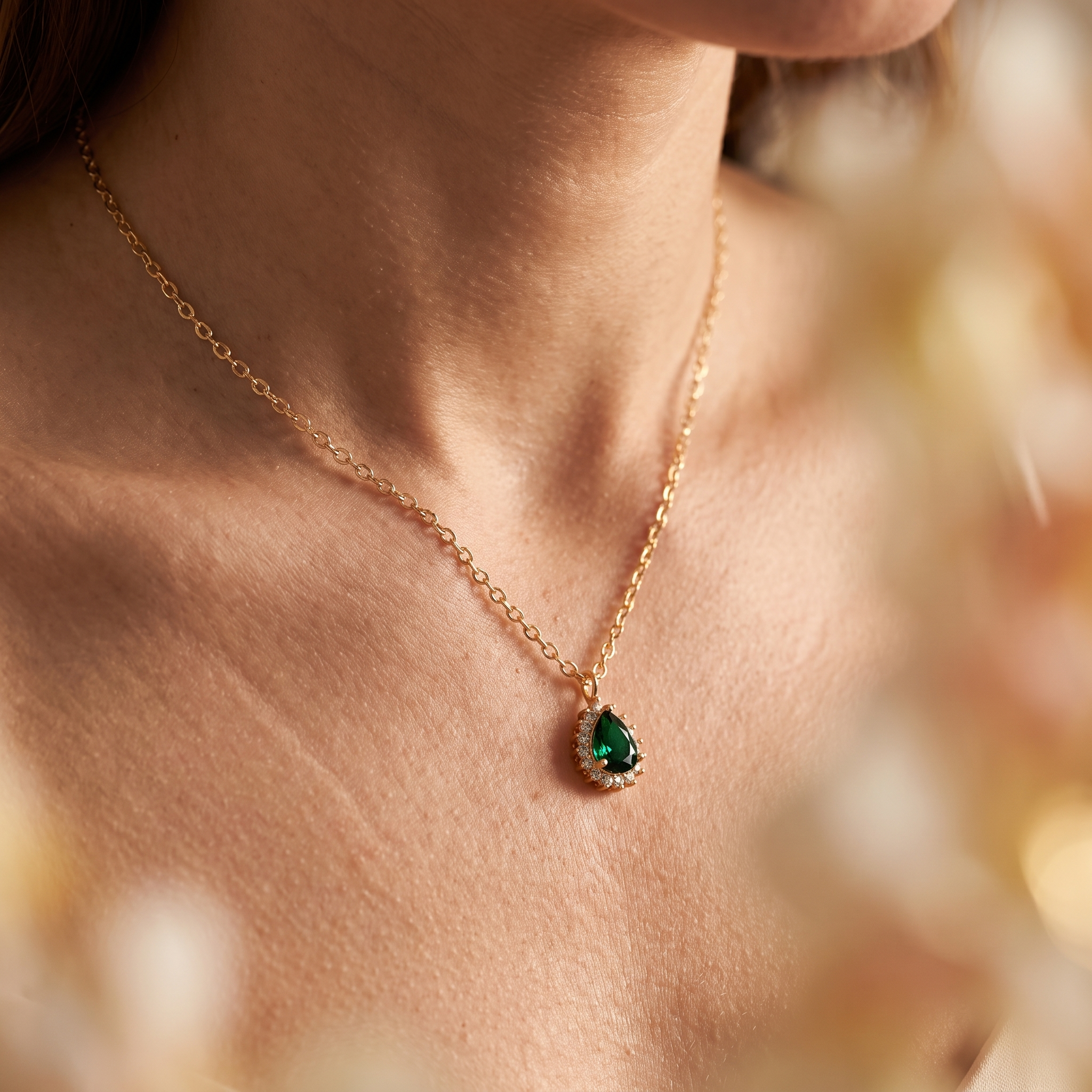 Elin Gold Emerald Necklace