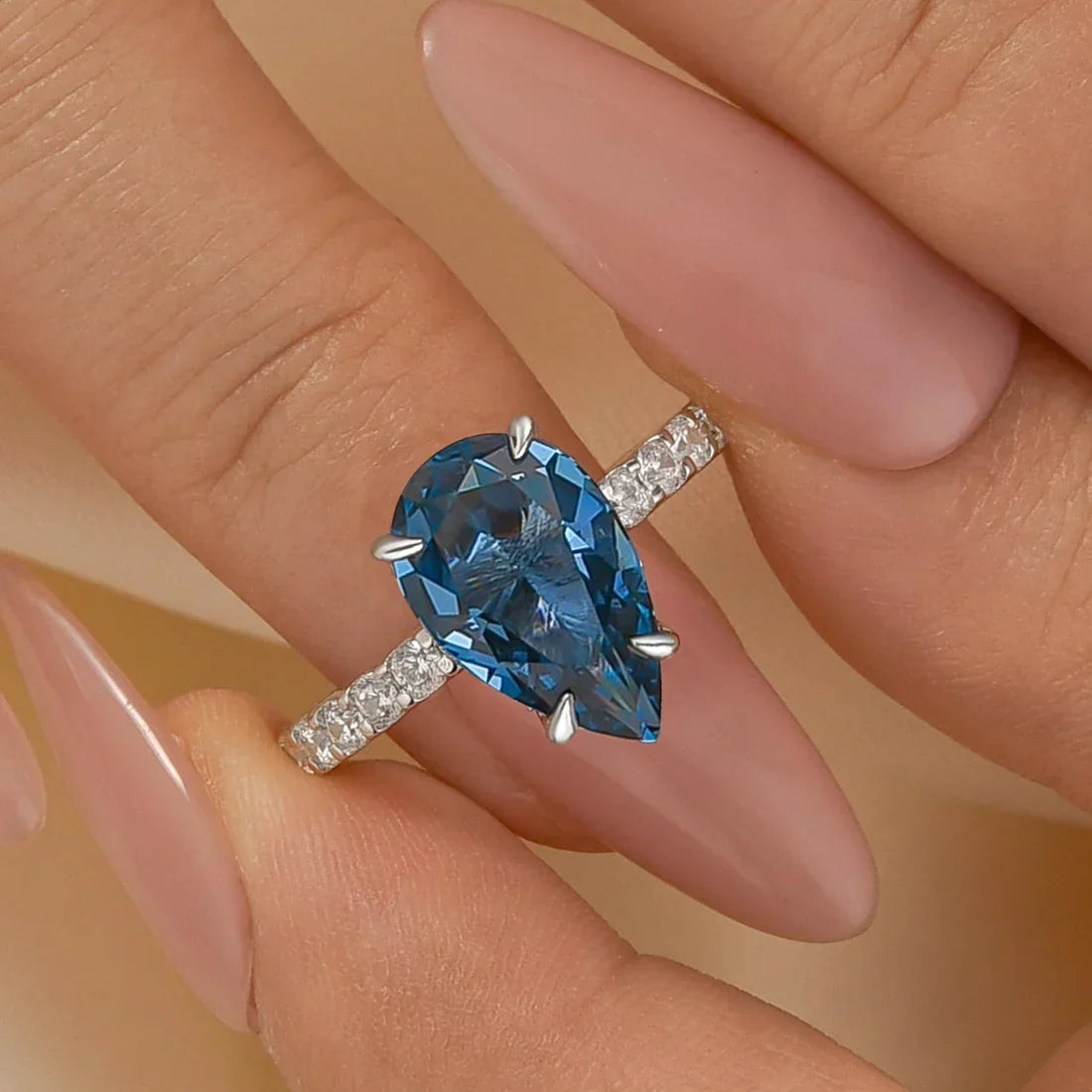 Anais White Gold Sapphire Ring