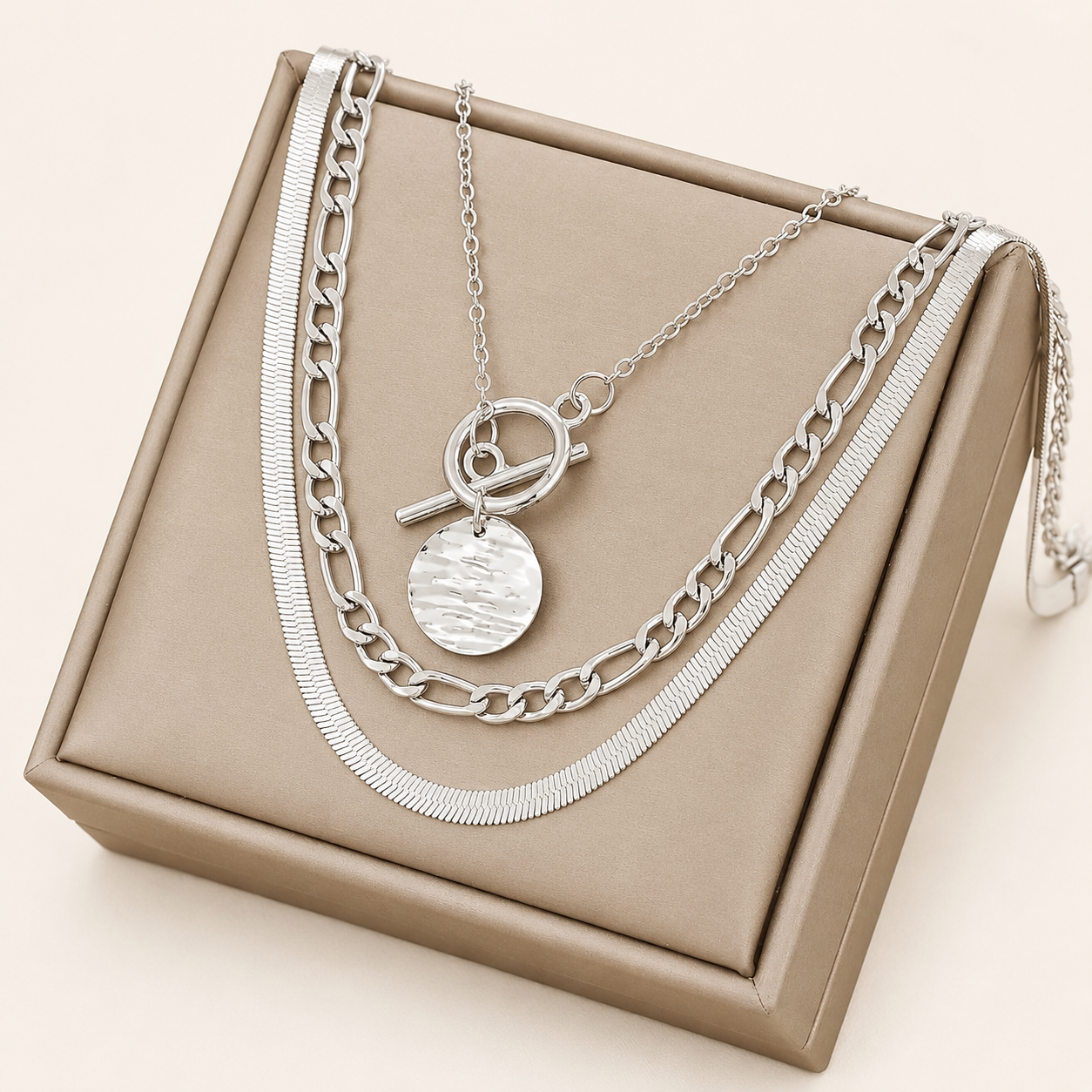 Savira White Gold Coin Necklace