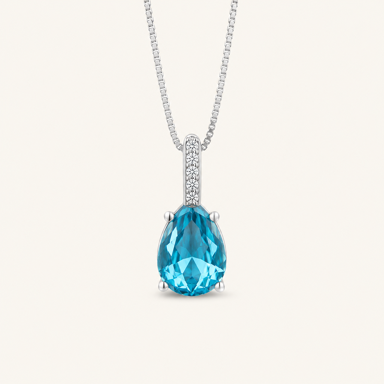 Quilla White Gold Sapphire Necklace