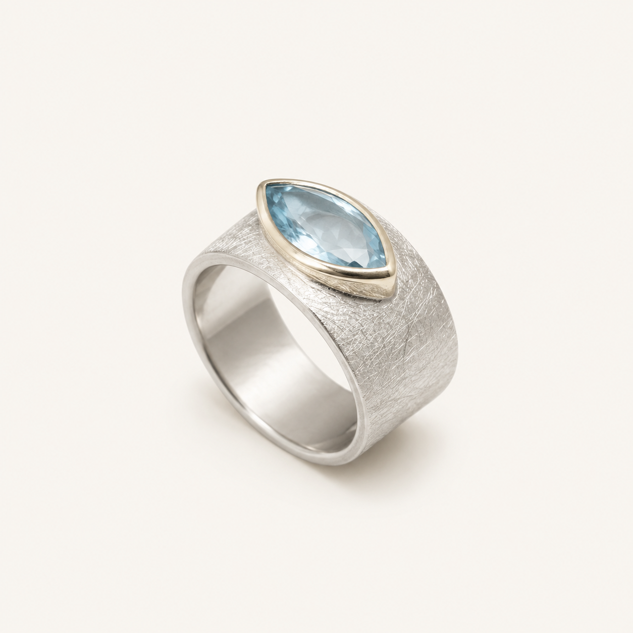 Amelie White Gold Sapphire Ring